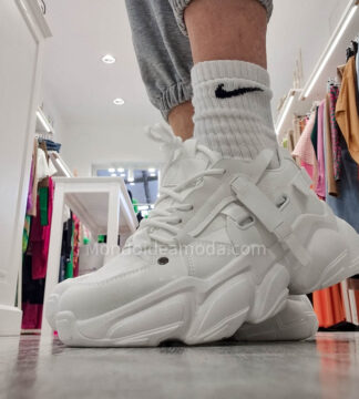 sneakers trendy